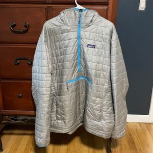Men’s silver XXL Patagonia puffer winter jacket